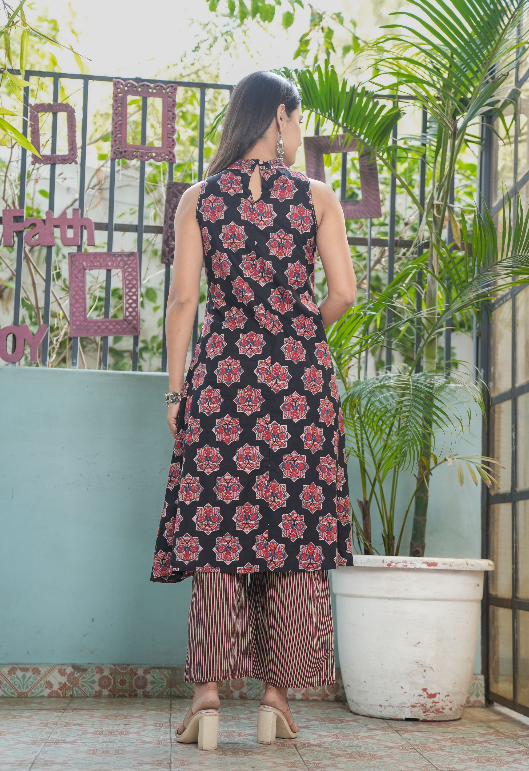 Elegant Black Floral Printed Suit Set - Stylish Ethnic Wear