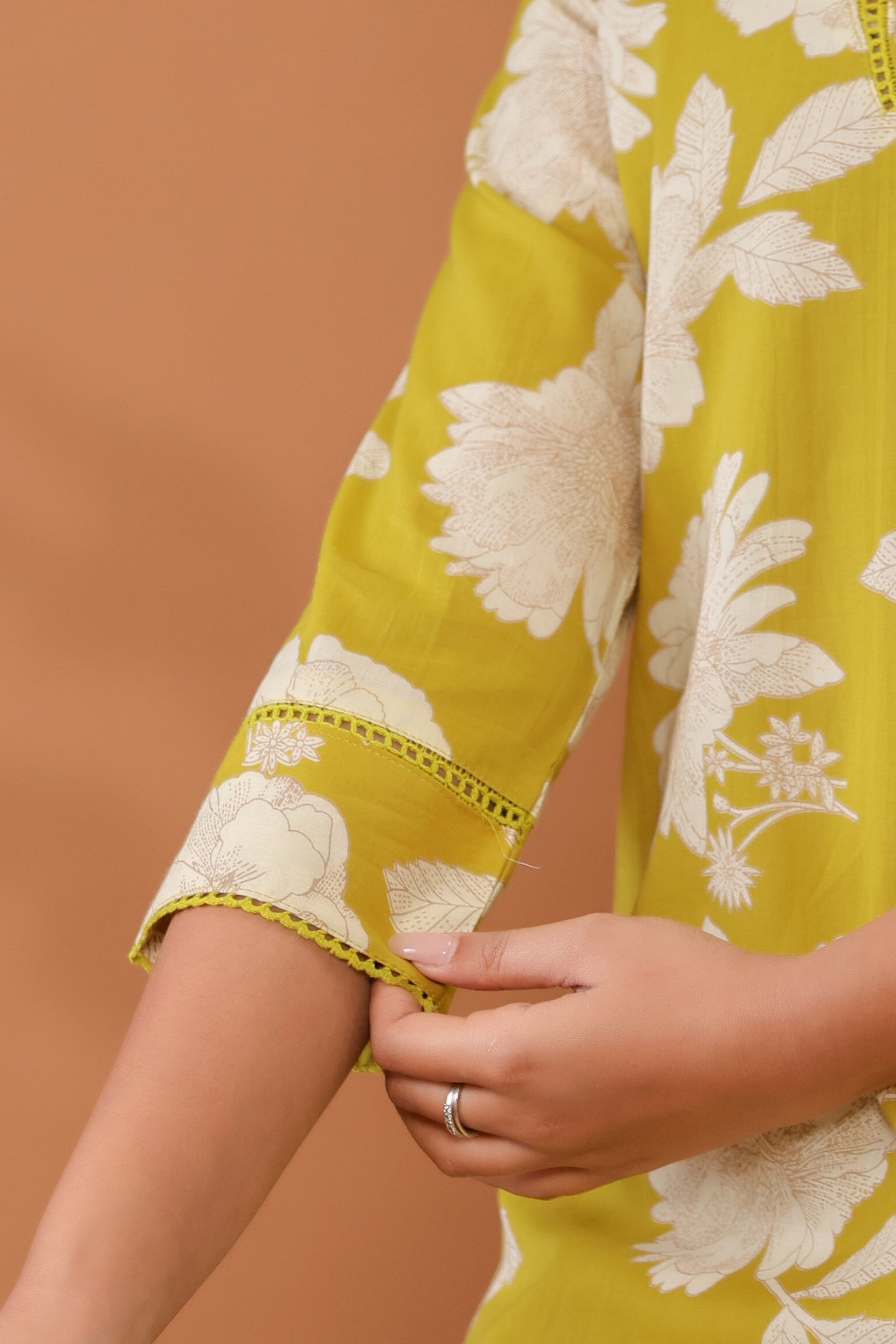 SunnyBloom Women’s 2-Piece Cotton Cord Set – Yellow & White Floral Top & Pants