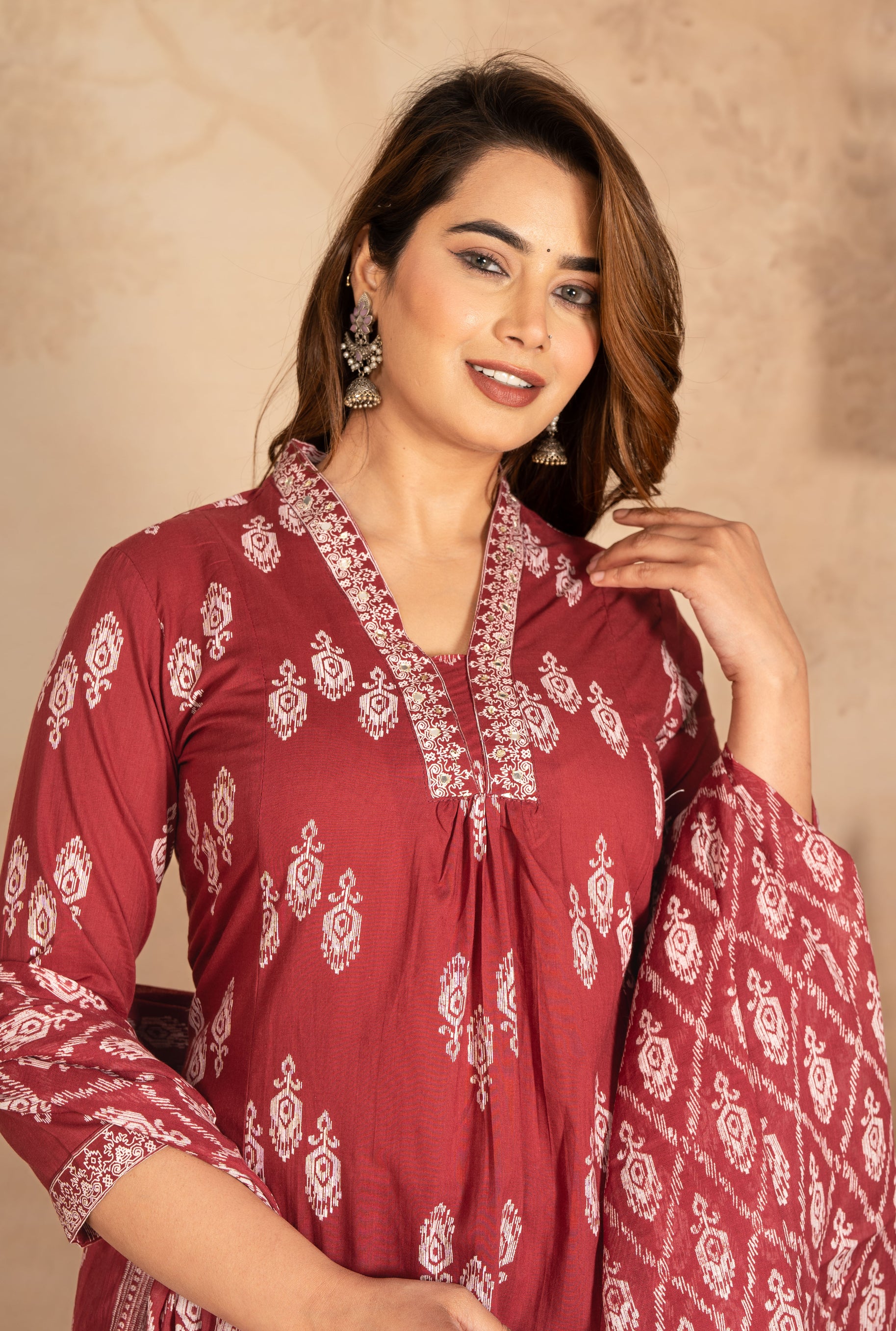 Red Floral Elegance Suit Set - Chic Ethnic Wear for Women
